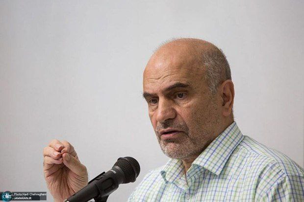 فرشاد مومنی