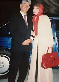 در بسیاری از سایت ها ناصر ممدوح هنرپیشه و دوبلور ایرانی بعنوان همسر شیوا خنیاگر معرفی شده است به همین علت چندی پیش این هنرپیشه عکس همسر قبلی خود را منتشر کرد.