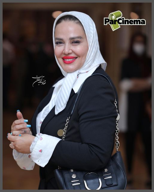 عکسی عجیب از بهاره رهنما بازیگر مطرح و سرشناس ایرانی با یک استایل زمین تا اسمان متفاوت و اندامی لاغر در یک دورهمی سینمایی منتشر شد که باورکردنی نیست.