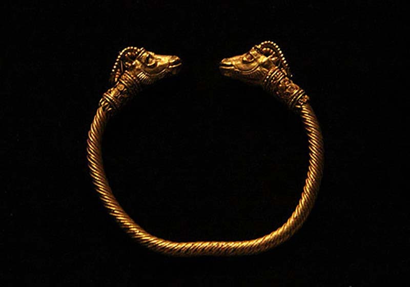 جواهرات دوره هخامنشی