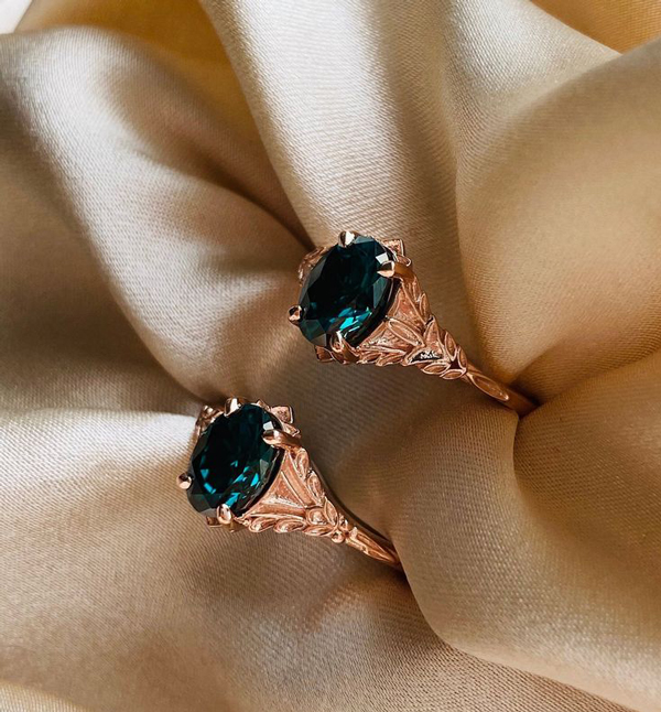 womens-green-gem-ring-model-10