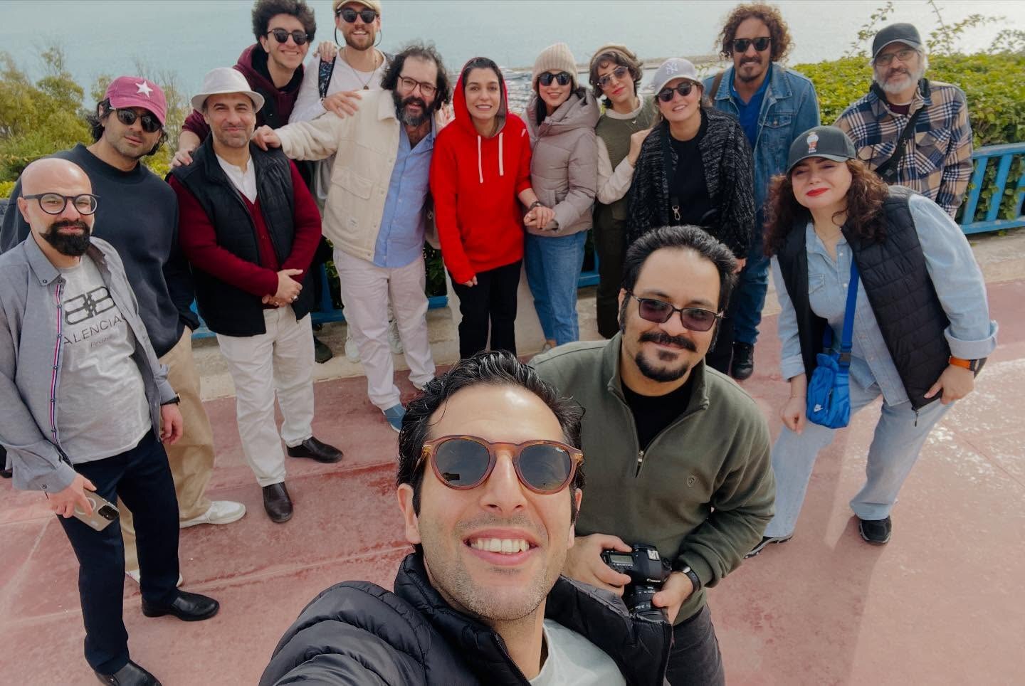 نرگس محمدی و همسرش علی اوجی در کنار الیکا عبدالرزاقی و نوشین اعتماد در سیدی بوسعید، یک منطقهٔ مسکونی در تونس