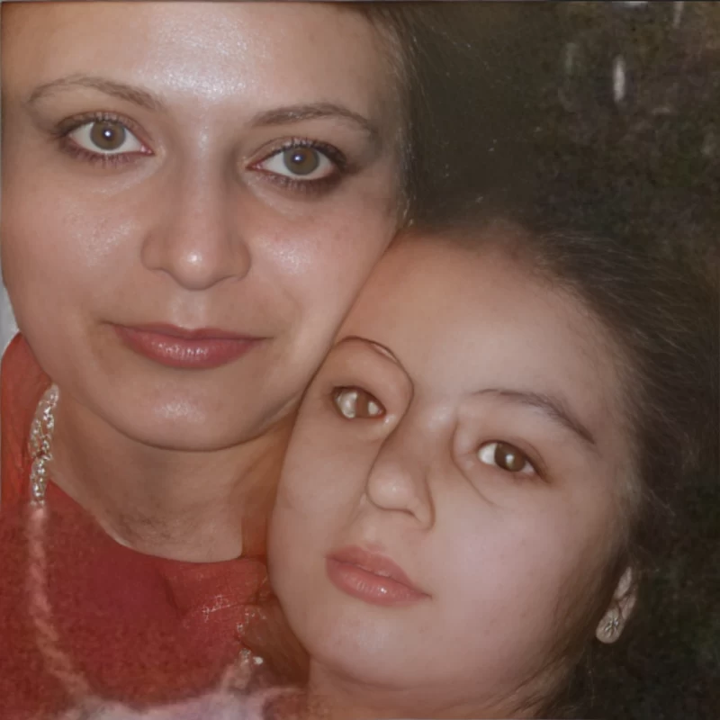 زیبایی خیره کننده مادر چشم رنگی یکتا ناصر کنار دختر معروفش !!