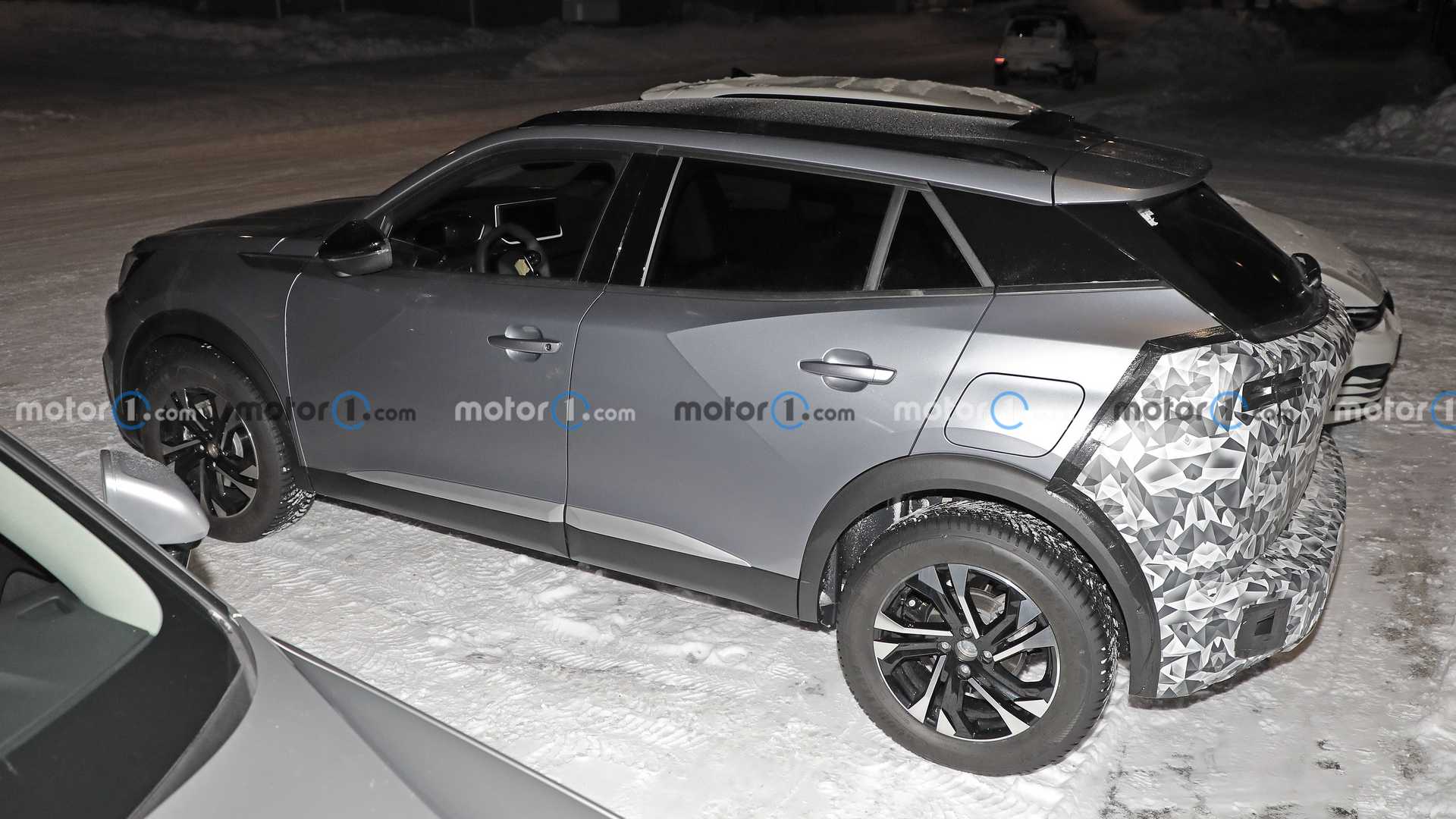 2024-peugeot-2008-facelift-spy-photo (2)