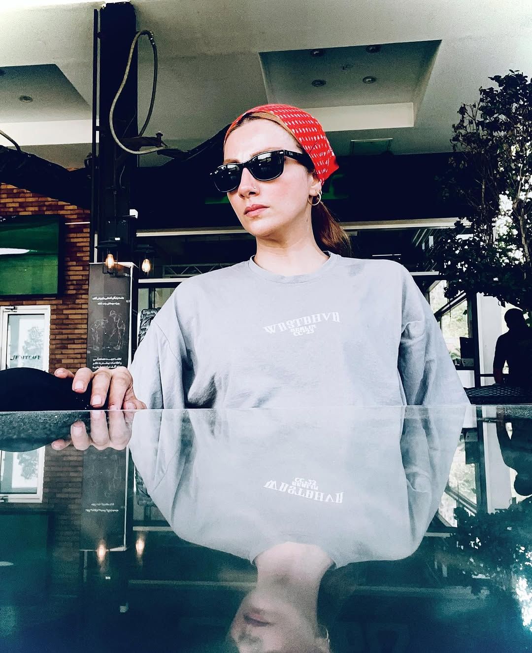 تصویری از محیا دهقانی با تیپ اسپرت