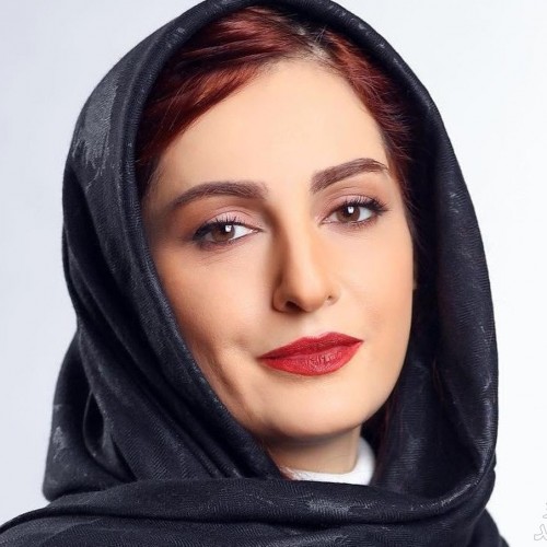 شقایق دهقان در آغوش پسر غول پیکرش گم شد