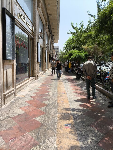 دلار خریدار ندارد/ دلال ها فقط می فروشند