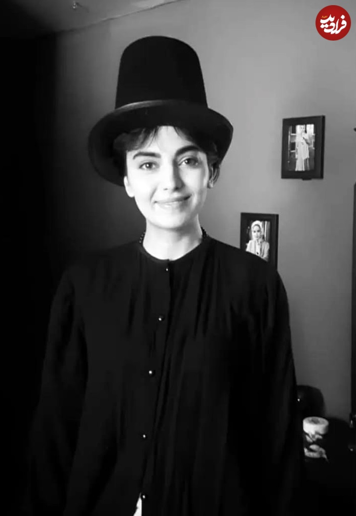 تصویر مهشید جوادی با کلاه چارلی چاپلین