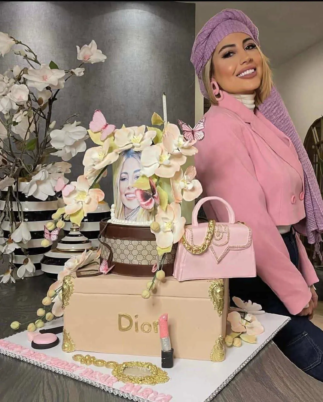 بابک جهانبخش با جشن تولد لوکس برای همسرش سنگ تمام گذاشت.