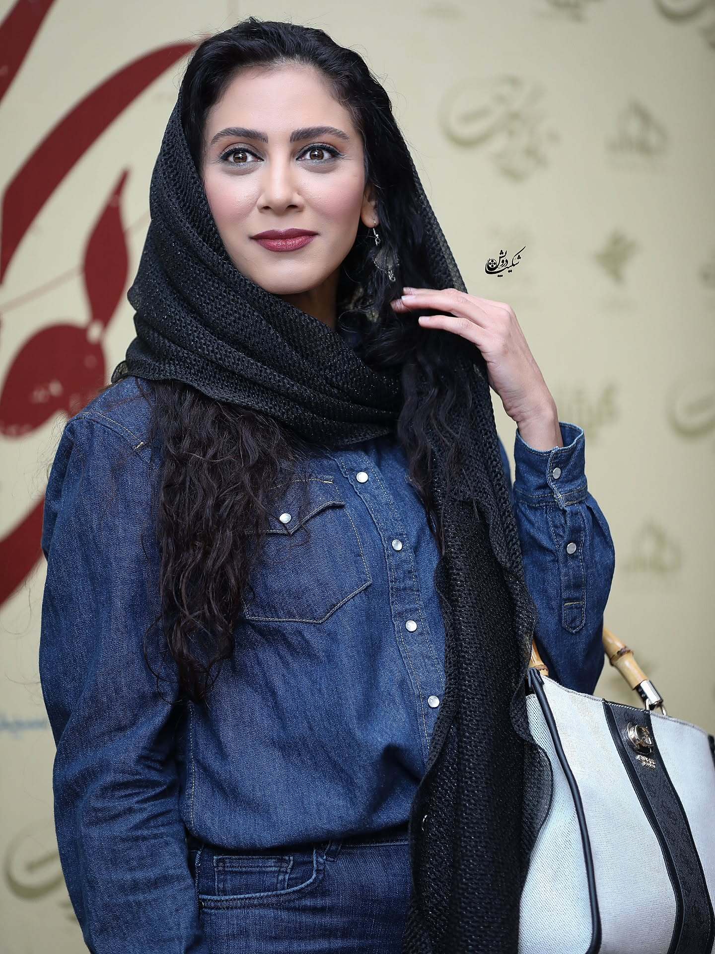 تصویری از استایل مونا فرجاد