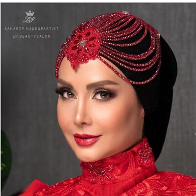 استایل خیابانی مریم خدارحمی با مانتوی زرد جلوباز