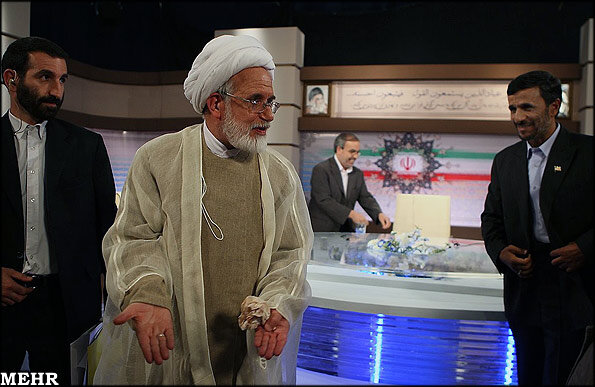 آئینه عبرت/ احمدی نژاد عبرتی برای تاریخ؛ شعار بیشتر؛ عمل کمتر/ شعارهایی که برای «محمود» به تاریخ پیوسته‌اند