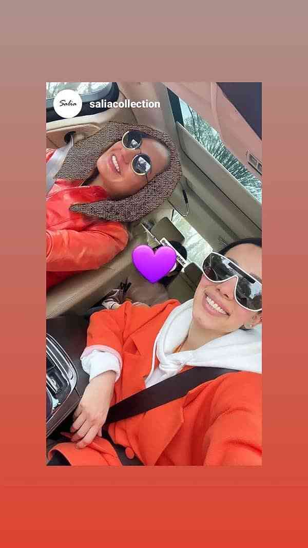 مهناز افشار که در حال حاضر به آلمان مهاجرت کرده است در اینستاگرامش تصویری را از خود در ماشین به هماره خواهر شوهرش به اشتراک گذاشت.