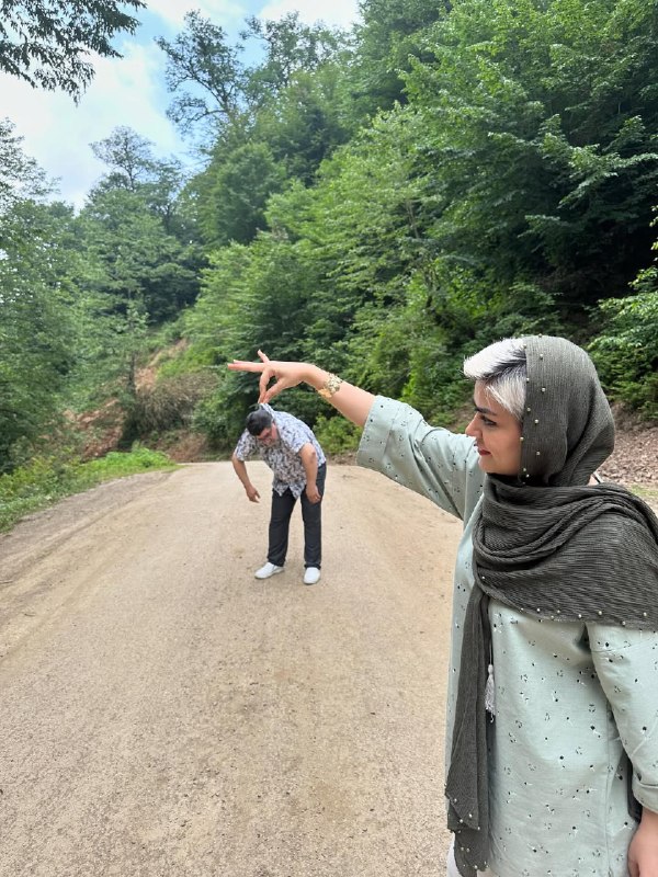 تصویر مهدی یغمایی و همسرش