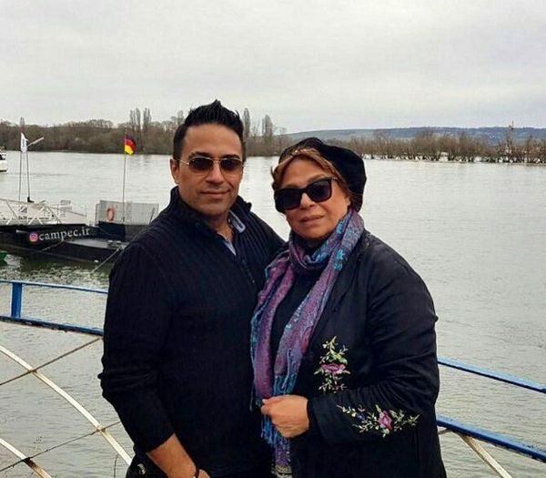 خانم بازیگر و فرزندانش بر سر سفره افطار +عکس 