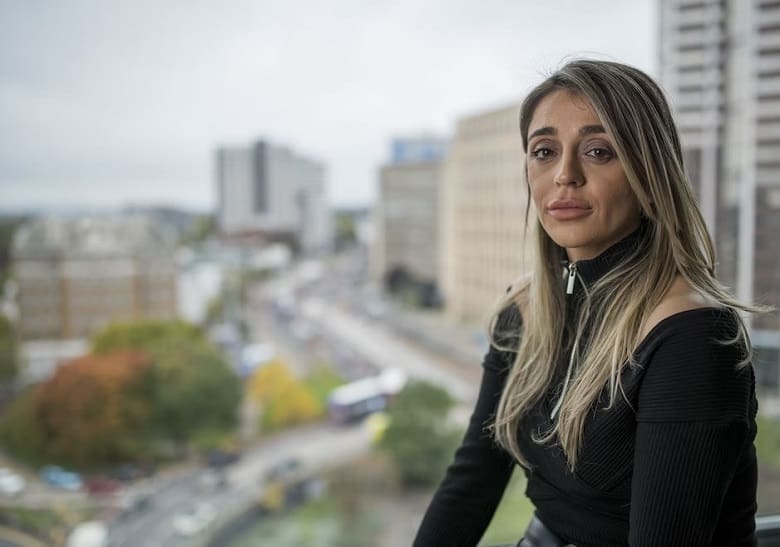 تارینا شکیل زن داعشی مدل می‌شود.