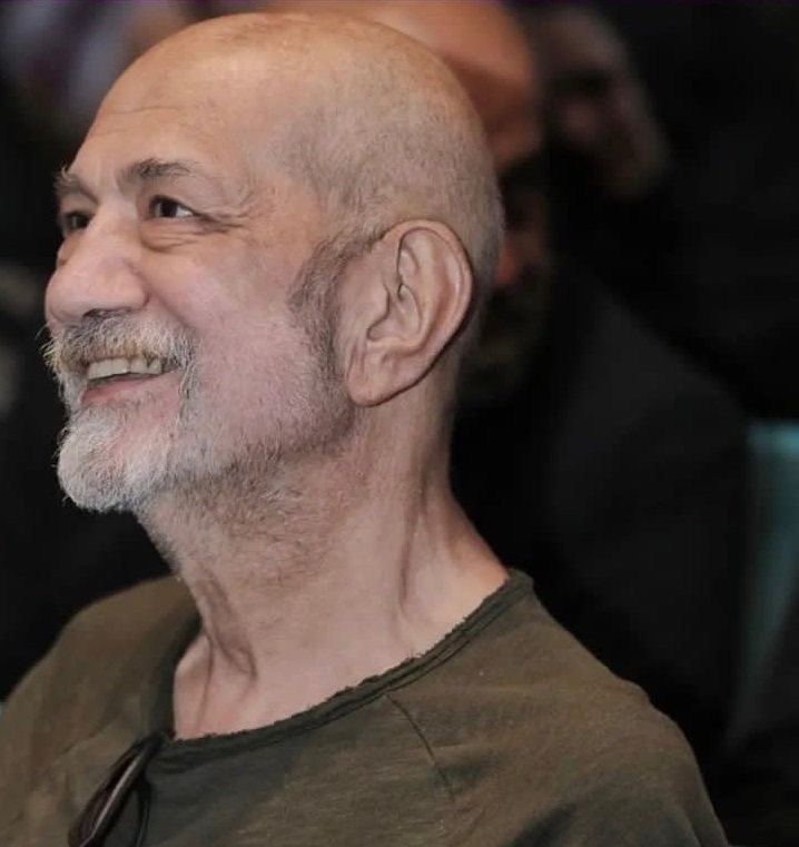 تصویری از آتیلا پسیانی پسر مرحوم جمیله شیخی که خودش یکی از بازیگران مطرح ایرانی است با چهره ای زیر و رو شده و بسیار لاغر باعث شوکه شدن همه شد.