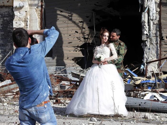 عروسی در خرابه جنگ