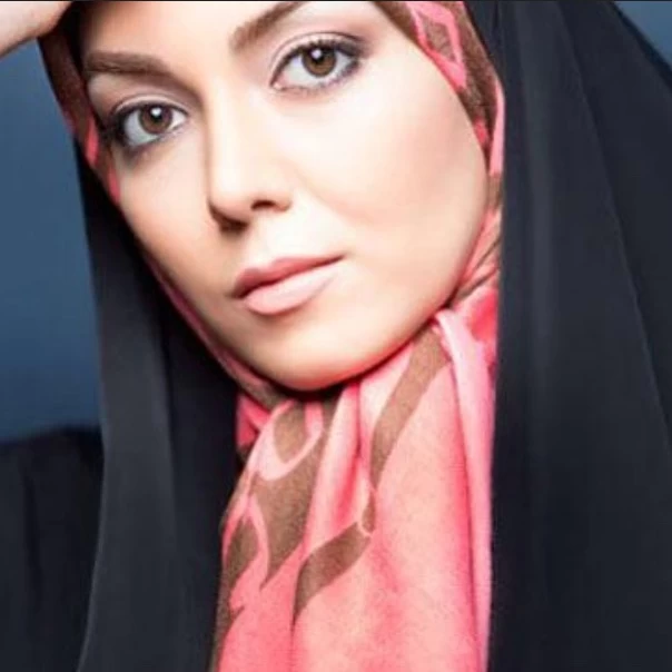 آزاده نامداری 