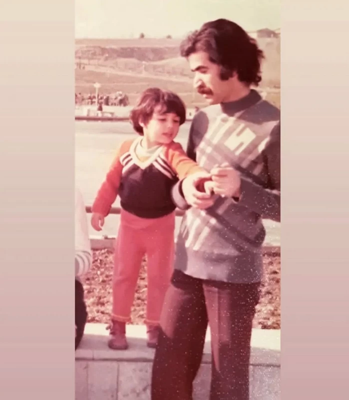 کودکی بازیگر 50 ساله خانه به دوش با چشمان درشت / حدس 80 درصد اشتباه بود !