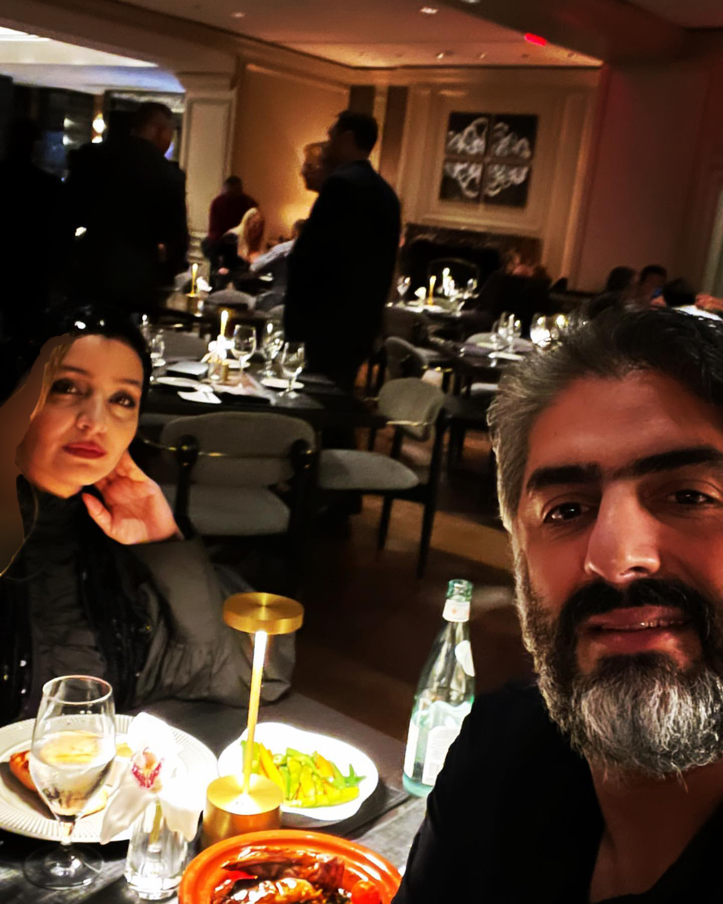 ساره بیات در رستوران