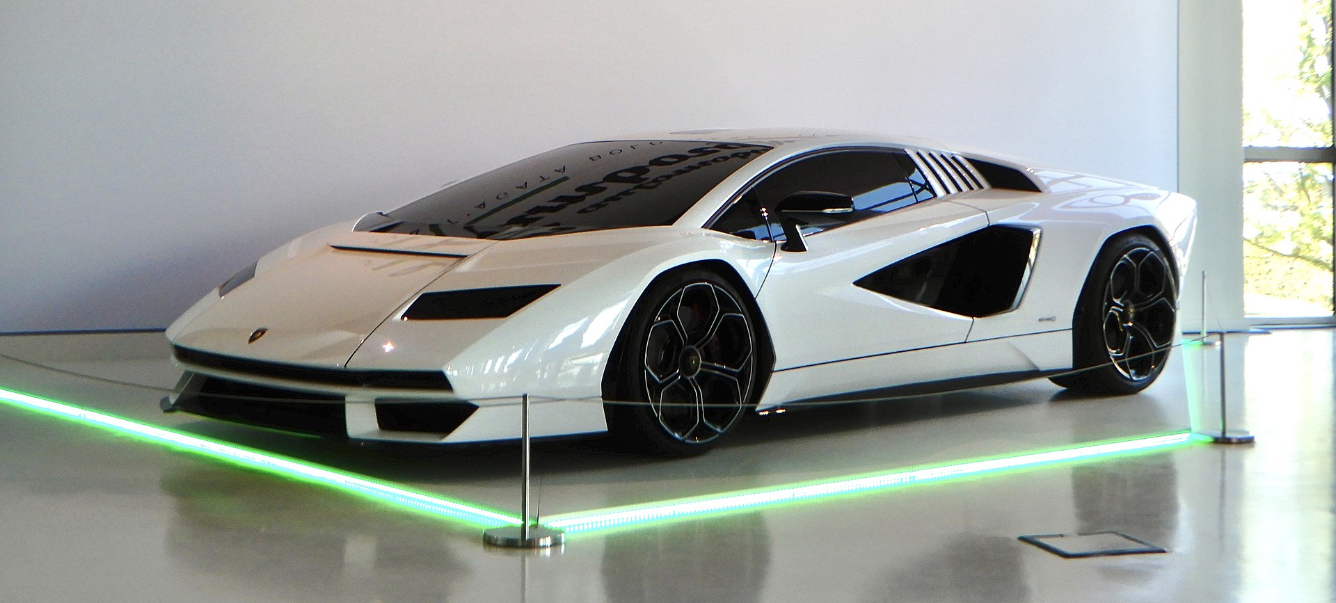 Lamborghini_Countach_LPI_800-4_(1)