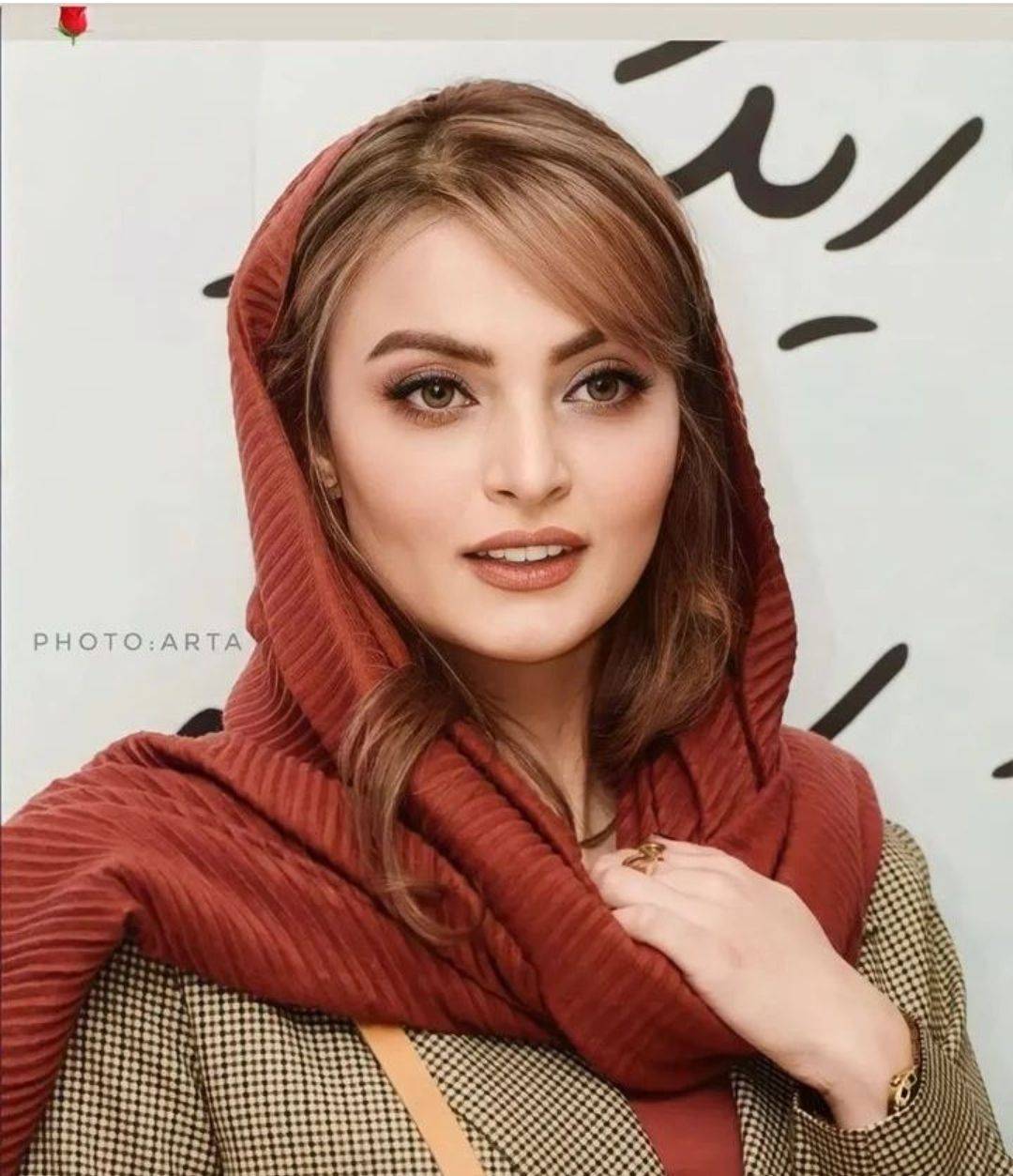 نیلوفر پارسا