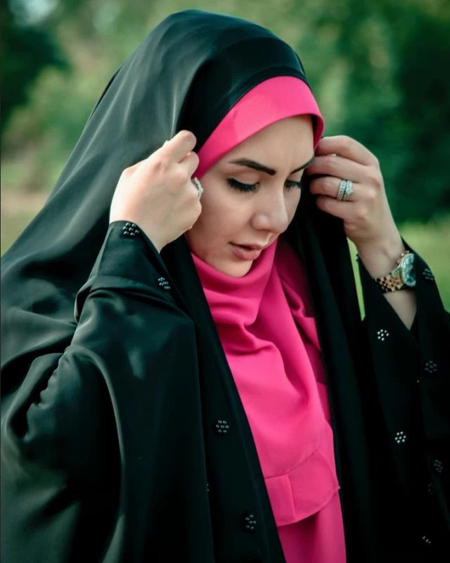 مدلینگ فوق شیک مجری محجبه صداوسیما در فضای باز !!