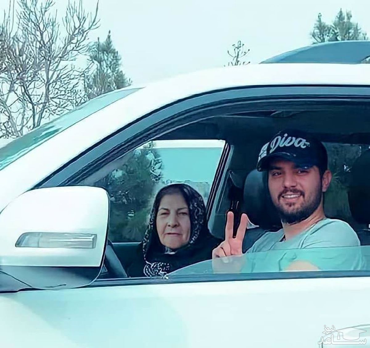 سینا مهراد و مادربزرگش