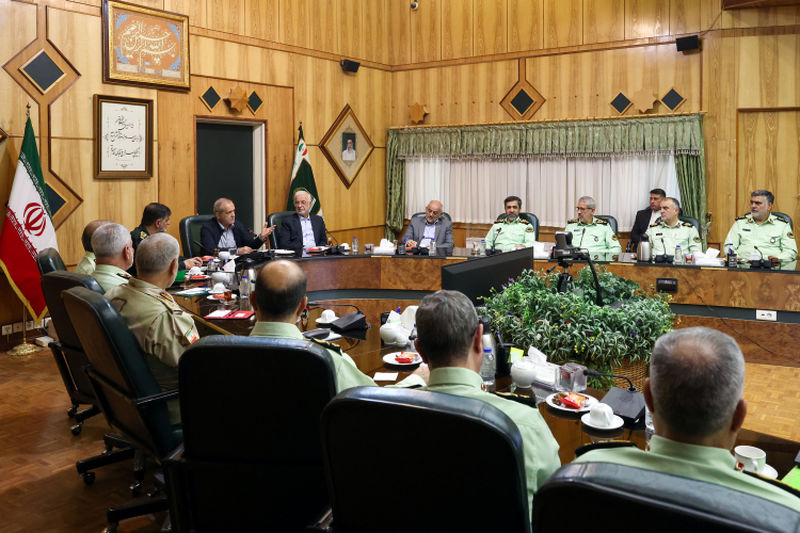 دیدار دکتر مسعود پزشکیان با فرماندهان فراجا و بازدید از ستاد فرماندهی انتظامی در سه شنبه 15 مهر 1404