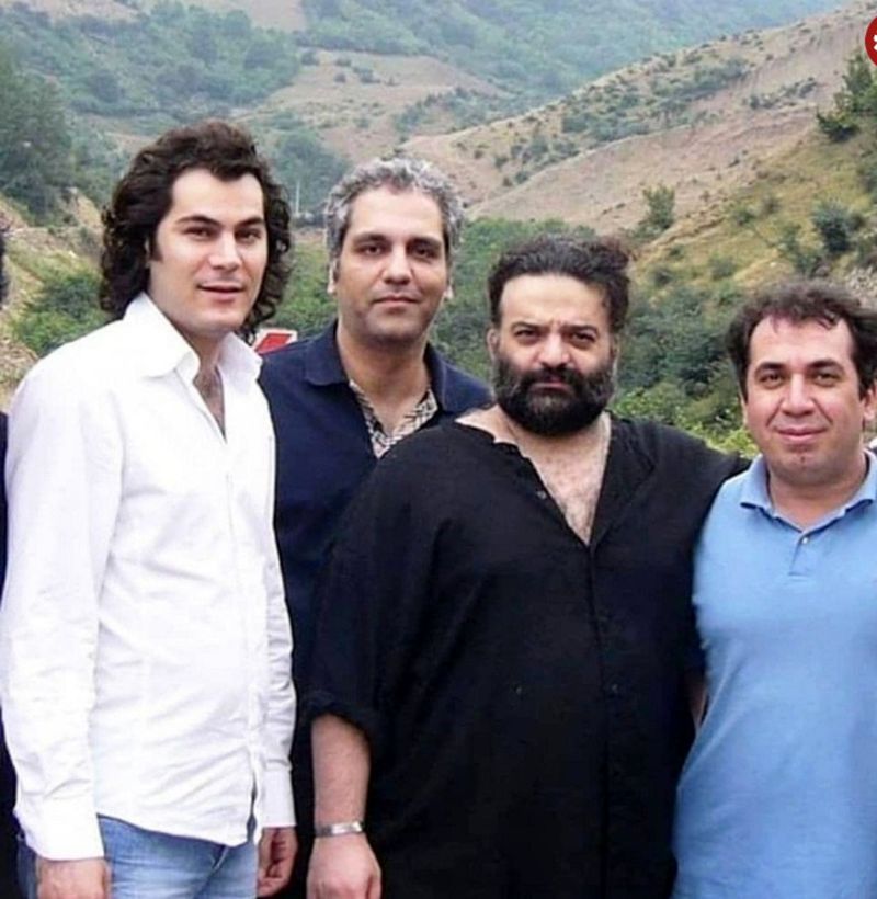 تصویر مهران مدیری و دیگر هنرمندان در سفر جادهای