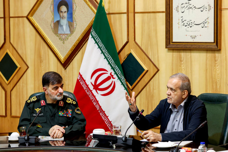 دیدار دکتر مسعود پزشکیان با فرماندهان فراجا و بازدید از ستاد فرماندهی انتظامی در سه شنبه 15 مهر 1404