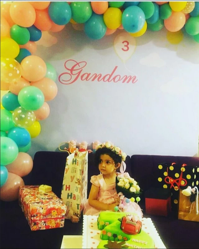 آزاده نامداری 