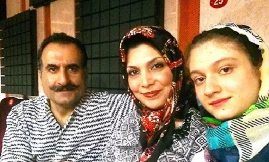 عکسی جالب و دیده نشده از شیده معاونی یکی از مجریان دهه 60 و 70 که مدتی است در تلیویزیون حضور ندارد در کنار همسر و دخترش منتشر شد.