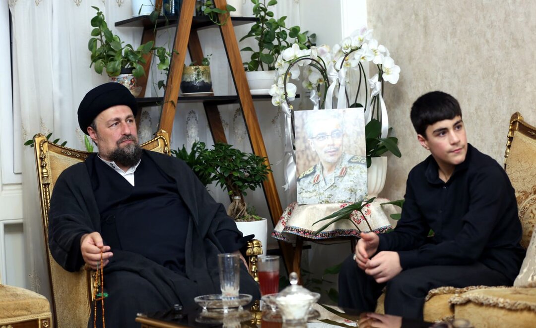 سید حسن خمینی با خانواده شهید باقری دیدار کرد+تصویر