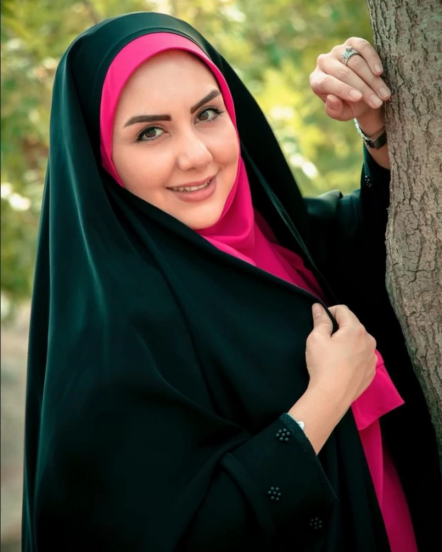 مدلینگ فوق شیک مجری محجبه صداوسیما در فضای باز !!