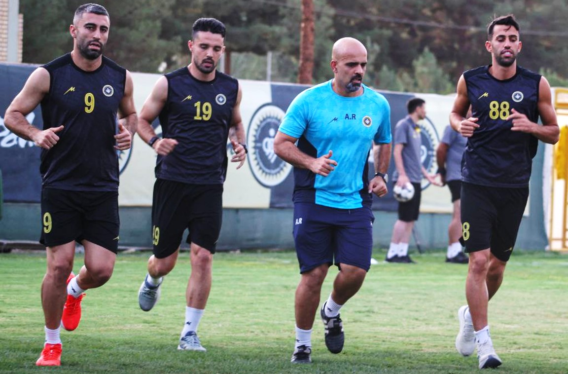 امید نورافکن هافبک سابق استقلال و حال حاضر سپاهان - آرش رضاوند خرید جدید سپاهانم و بازیکن سابق استقلال تهران - کاوه رضایی بازیکن سابق تیم ملی ایران و حال حاضر سپاهان - لیگ برتر ایران