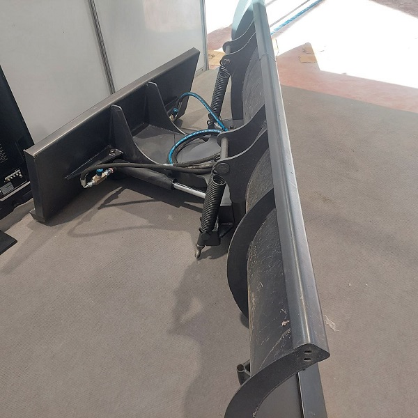 Mini loader snow plow (4)