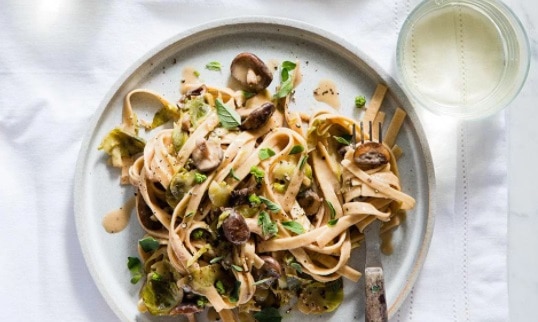 فتوچینی خامه ای با جوانه بروکسل و قارچ