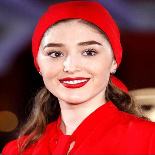 تیپ باکلاس فرشته حسینی و نوید محمدزاده در ساحل دریا