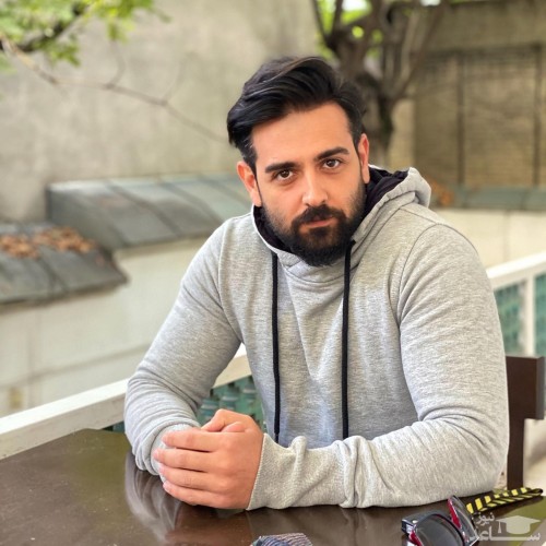 سلفی خوشحال امیرحسین آرمان در طبیعت زیبا