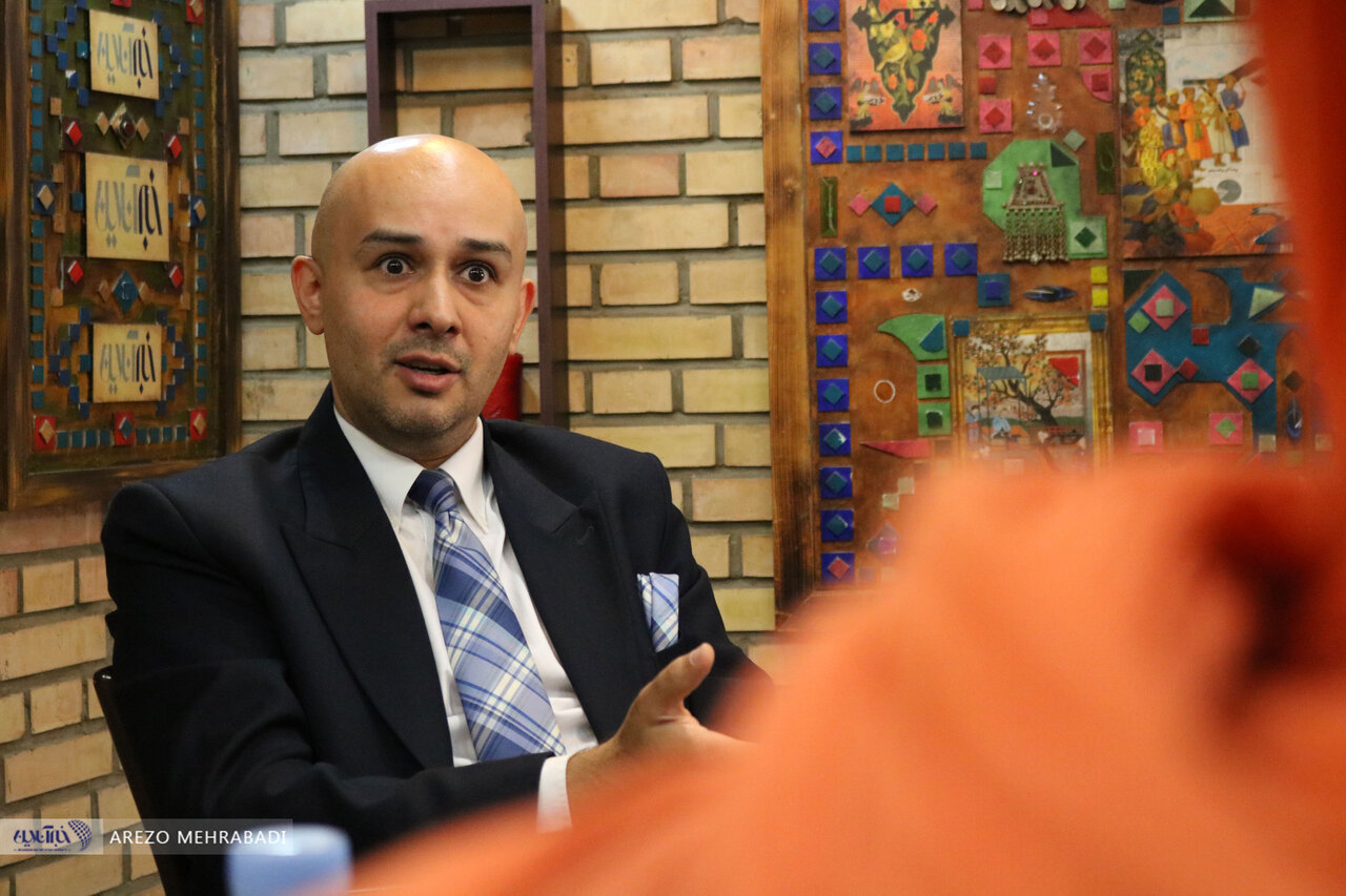 سناریوهای اقتصاد ایران در سال ۱۴۰۲/ مولوی: کسی در ایران دنبال رشد اقتصادی نیست/ اقتصاد ایران با بحران ذیتفعان روبروست