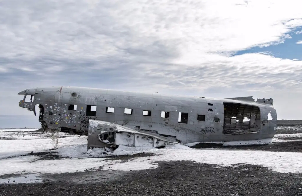 پنجره هواپیماها را مربع میسازند.