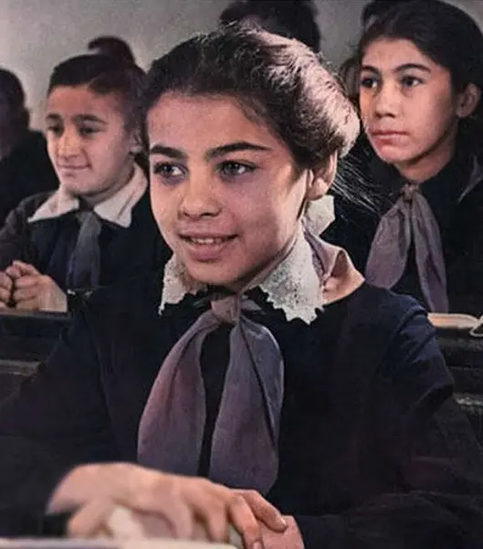 آفرین عبیسی