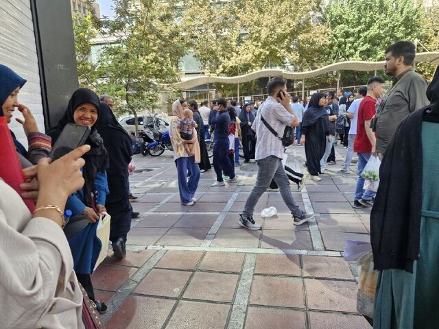 هجوم اتباع افغان به خیابان ولیعصر تهران/ ماجرا چیست؟