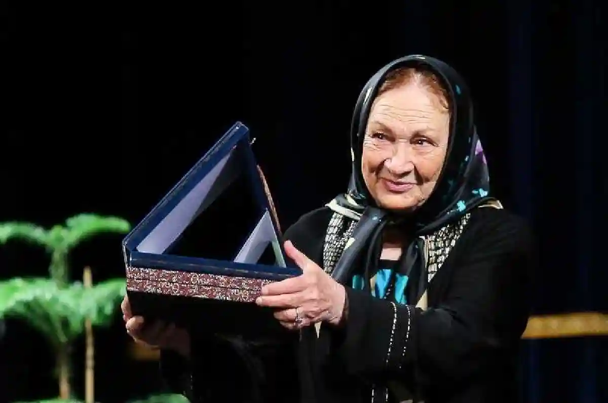 پری امیرحمزه مادر زن آقای امین تارخ بودند ایشان که یکی از پیشکسوتان سینما و تلویزیون در کشور می باشند با فیلم‌هایی مثل اعتراض سریال کارآگاه شمسی و دستیارش مادام شناخته می شوند.