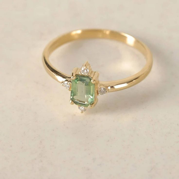 womens-green-gem-ring-model-7