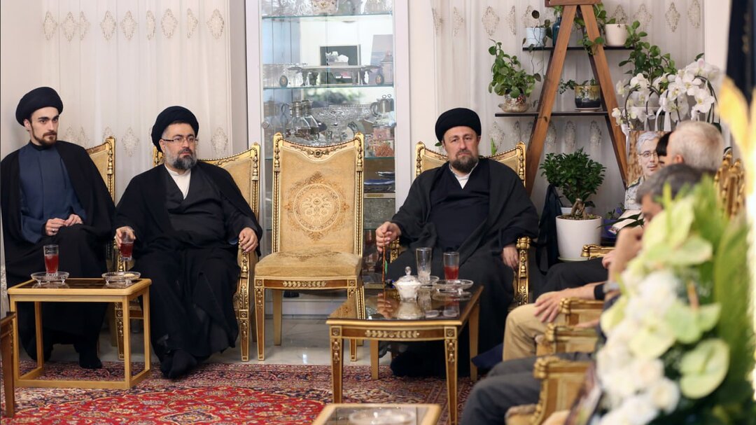 سید حسن خمینی با خانواده شهید باقری دیدار کرد+تصویر