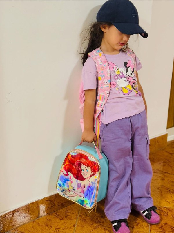 تصویر دختر مهسا طهماسبی در آغاز سال تحصیلی