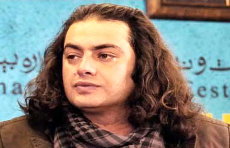 این پسر خوش تیپ و مو بلند همسر زیباترین بازیگر زن ایرانی است !